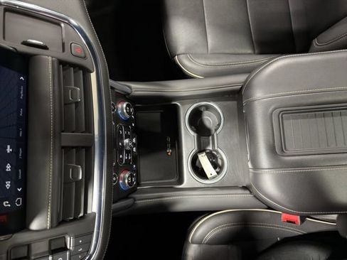 Used 2022 GMC Yukon SLT w/ SLT Luxury Package AWD/4WD image 29