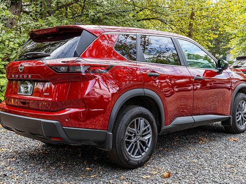 Used 2024 Nissan Rogue S image 6
