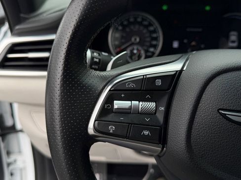 Used 2025 Genesis G70 2.5T image 30