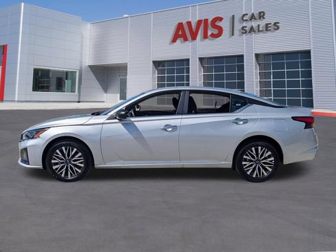 Used 2025 Nissan Altima 2.5 SV AWD/4WD image 10
