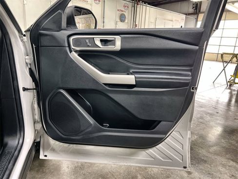 Used 2022 Ford Explorer XLT w/ Equipment Group 202A image 33