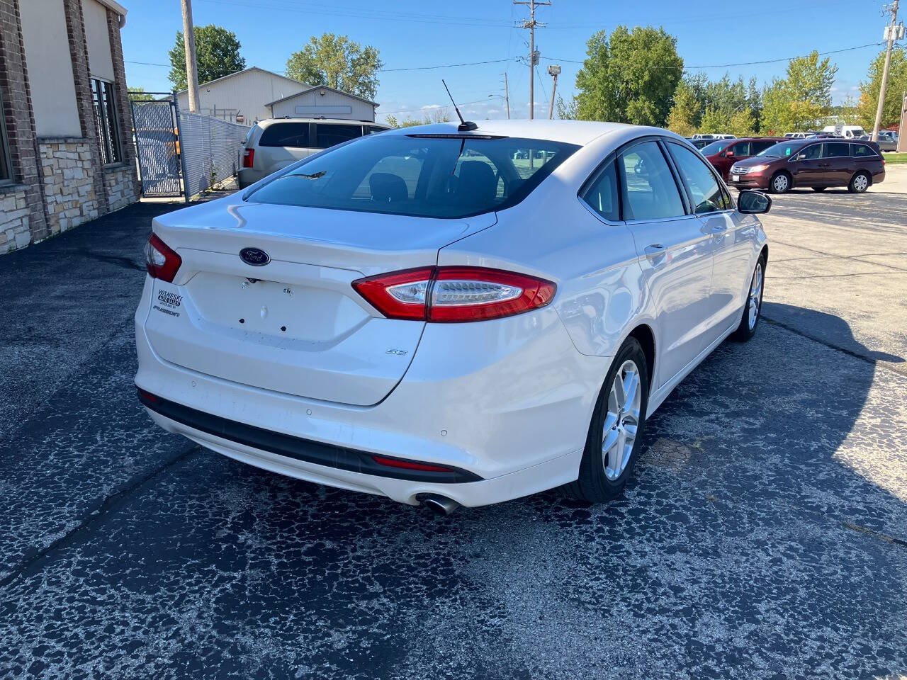 Used 2015 Ford Fusion SE FWD image 3