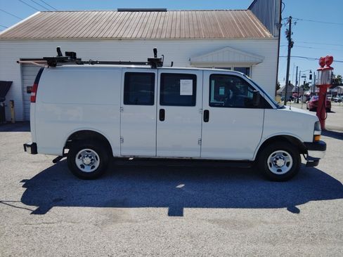 Used 2018 Chevrolet Express 2500 w/ Driver Convenience Package RWD image 8