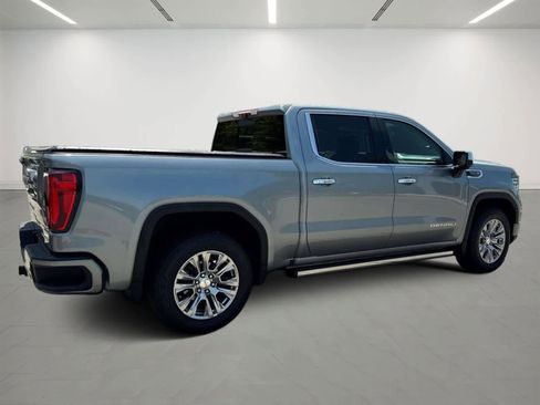 Used 2023 GMC Sierra 1500 Denali w/ Technology Package AWD/4WD image 4
