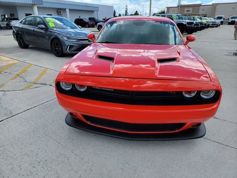 Used 2016 Dodge Challenger R/T Scat Pack w/ Leather Interior Group RWD image 8