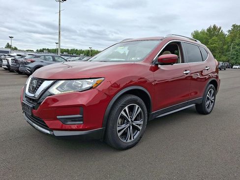 Used 2019 Nissan Rogue SV w/ Sun & Sound Touring Package image 3