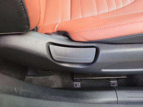 Used 2023 Kia Sportage SX image 9