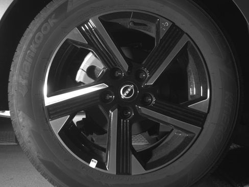 Used 2025 Nissan Sentra SV FWD image 15