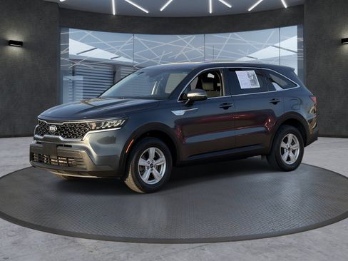 Used 2021 Kia Sorento LX AWD/4WD image 2
