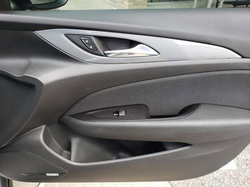 Used 2019 Buick Regal Preferred w/ Sights and Sounds Package image 18