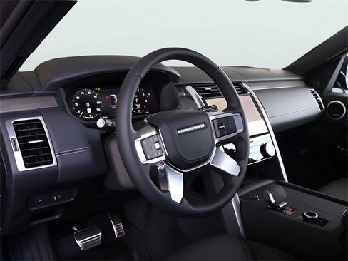 Used 2025 Land Rover Discovery Metropolitan Edition image 40