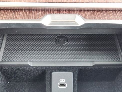 New 2025 Land Rover Range Rover Long Wheelbase SE image 15