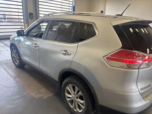 Used 2016 Nissan Rogue SV w/ SV Premium Package image 10