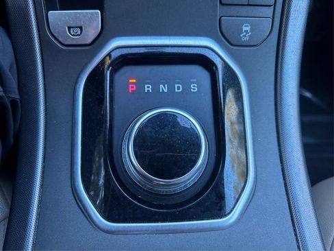 Used 2018 Land Rover Range Rover Evoque SE Premium image 31