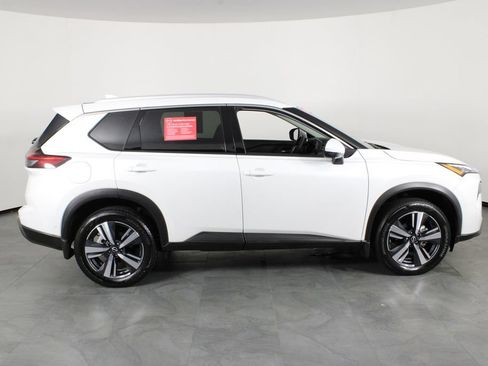 Certified 2024 Nissan Rogue SL FWD image 12