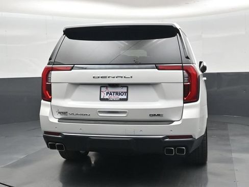 Used 2025 GMC Yukon Denali Ultimate AWD/4WD image 2