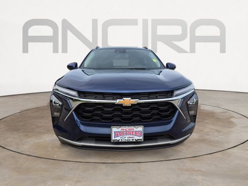 Used 2024 Chevrolet Trax LT w/ Driver Confidence Package FWD image 4