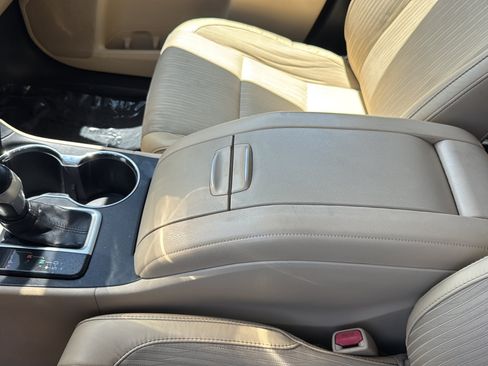 Used 2015 Toyota Highlander Plus FWD image 24