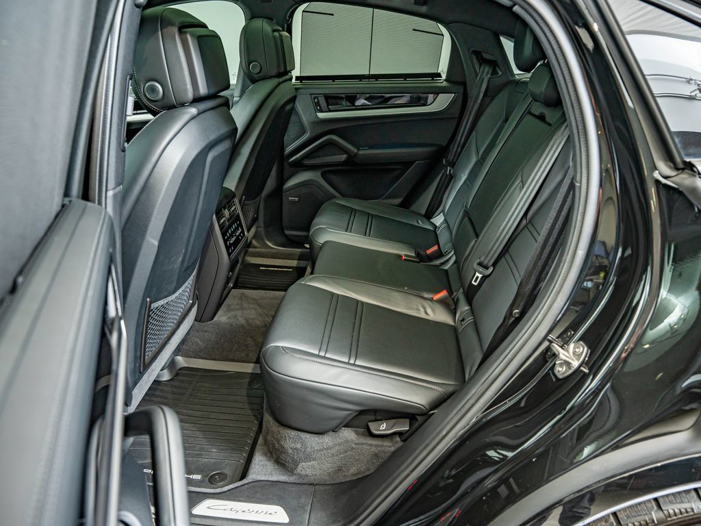 Certified 2025 Porsche Cayenne E-Hybrid Coupe AWD/4WD image 35