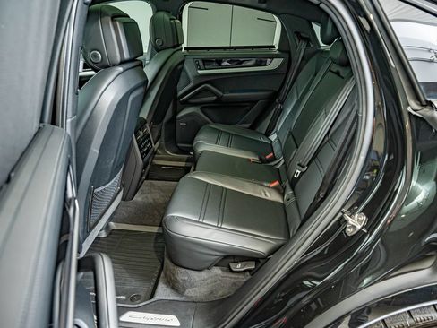Certified 2025 Porsche Cayenne E-Hybrid Coupe AWD/4WD image 35