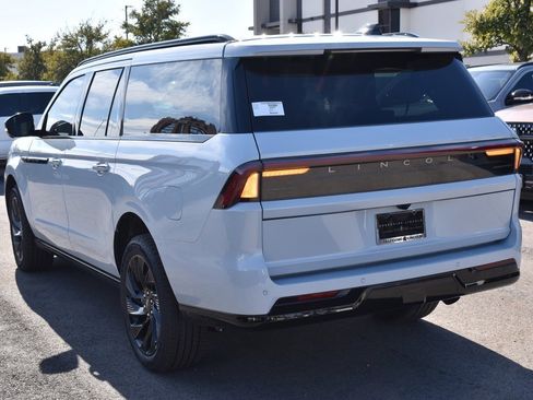 New 2025 Lincoln Navigator L Reserve w/ Jet Appearance Package image 9
