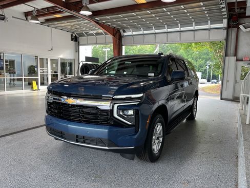 New 2026 Chevrolet Suburban LS w/ Max Trailering Package RWD image 4