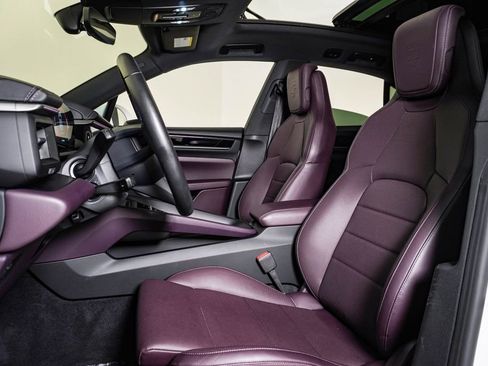 Certified 2025 Porsche Macan 4 Electric AWD/4WD image 5
