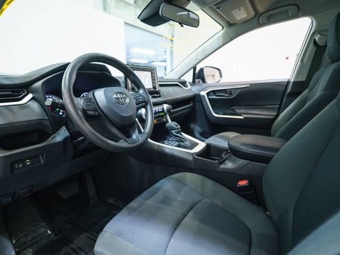 Certified 2022 Toyota RAV4 LE AWD/4WD image 4