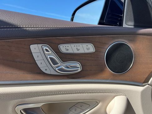 Used 2019 Mercedes-Benz E 300 4MATIC image 12