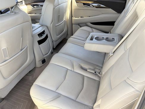 Used 2018 Cadillac Escalade ESV Luxury image 16