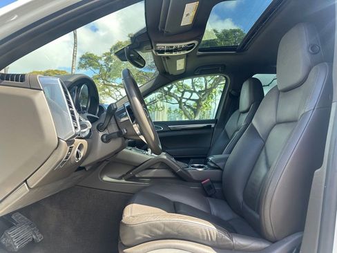 Used 2018 Porsche Cayenne Platinum Edition w/ Premium Package AWD/4WD image 8