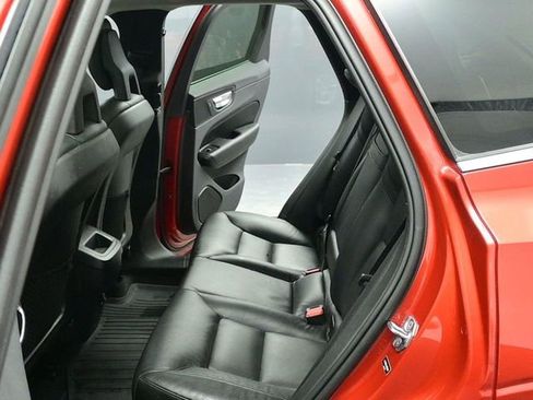 Used 2018 Volvo XC60 T5 Momentum w/ Convenience Package image 15