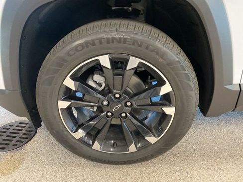 New 2026 Chevrolet Equinox RS w/ Convenience Package III AWD/4WD image 11