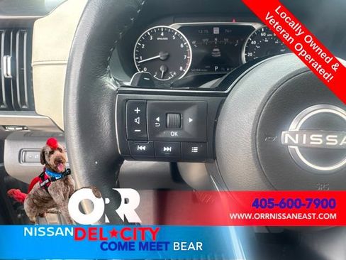Used 2023 Nissan Pathfinder SL AWD/4WD image 19
