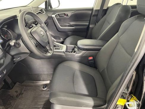 Used 2022 Toyota RAV4 LE image 2