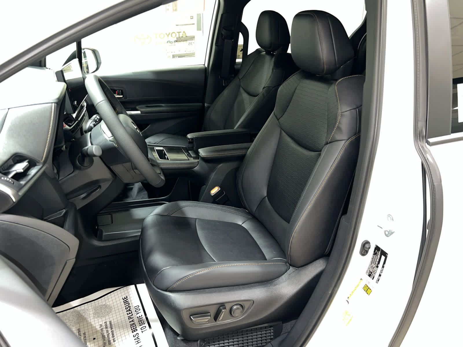 New 2026 Toyota Sienna XLE Woodland Edition AWD/4WD image 15