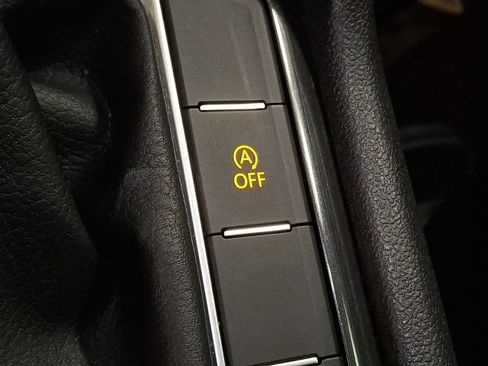 Used 2023 Volkswagen Tiguan SE R-Line image 21