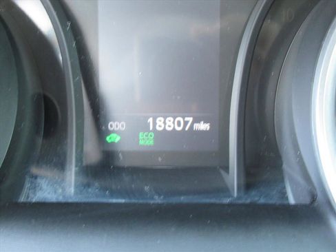 Used 2022 Toyota Camry LE image 28