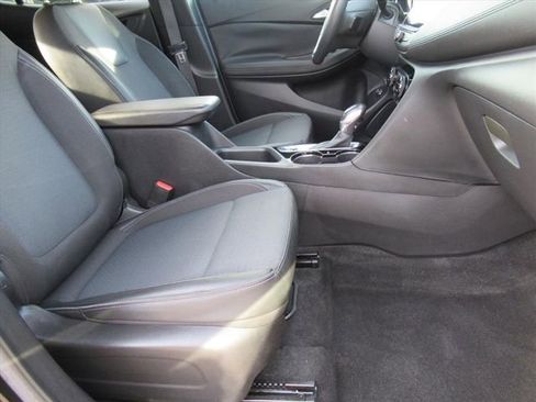 Used 2022 Buick Encore GX Select image 9