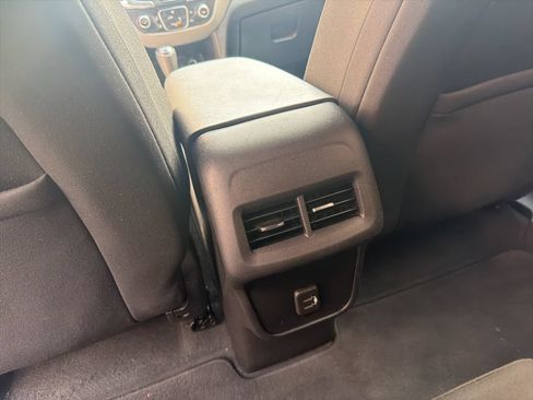 Used 2021 Chevrolet Equinox LT FWD image 21