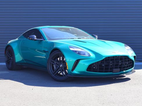 Used 2025 Aston Martin V8 Vantage Coupe RWD image 3