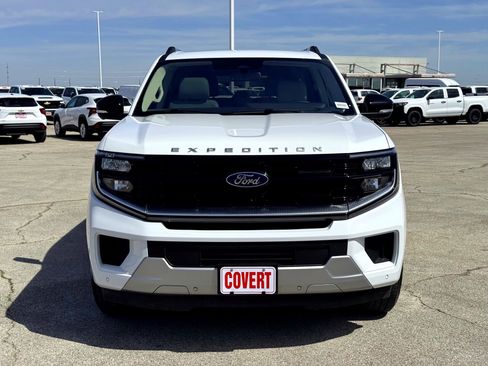 Used 2025 Ford Expedition Platinum AWD/4WD image 3