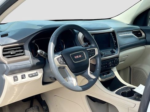 Used 2023 GMC Acadia Denali w/ Denali Technology Package image 9