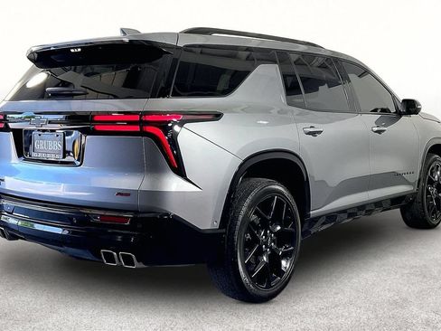 Used 2024 Chevrolet Traverse RS FWD image 2