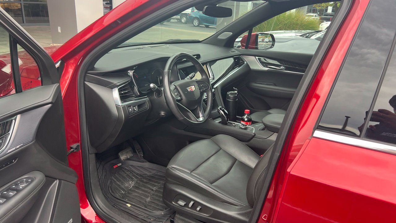 Used 2023 Cadillac XT6 Premium Luxury AWD/4WD image 8