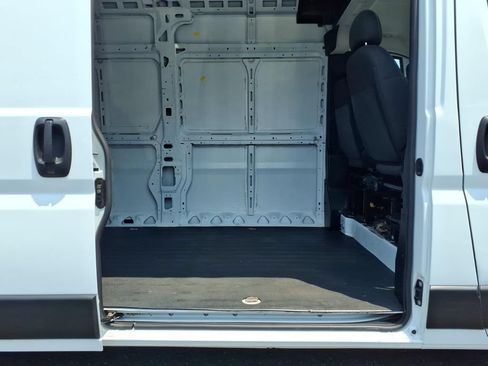 Used 2023 RAM ProMaster 2500 FWD image 13