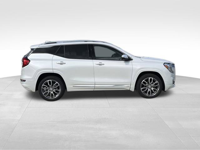 Certified 2022 GMC Terrain Denali w/ Denali Premium Package AWD/4WD image 7