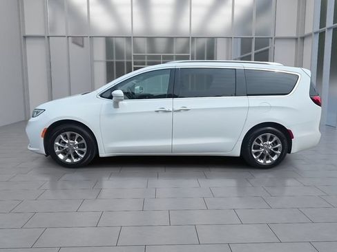 Used 2021 Chrysler Pacifica Touring-L FWD image 5