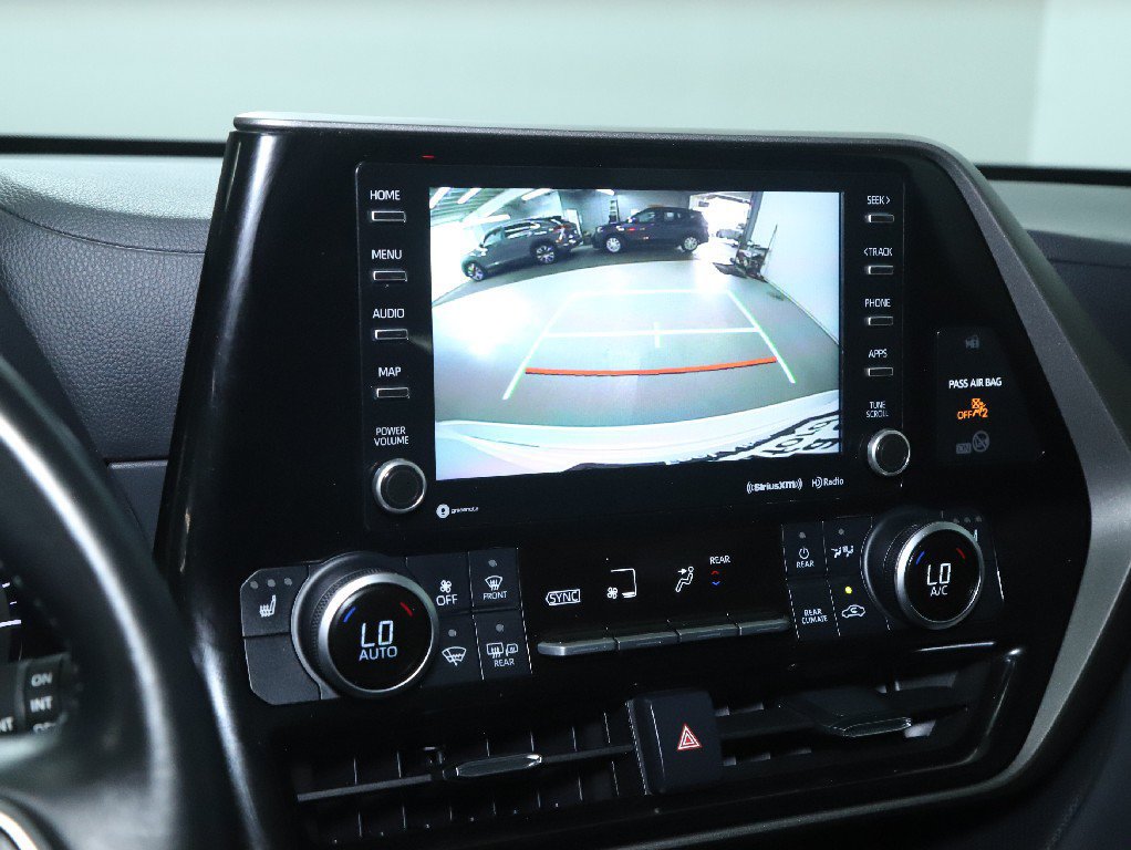 Used 2021 Toyota Highlander XLE AWD/4WD image 31