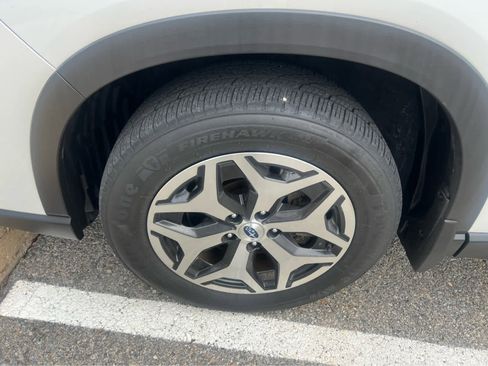 Used 2023 Subaru Forester Premium image 12